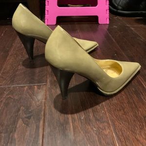 💋 5/$25💋 Vera Wang Heels